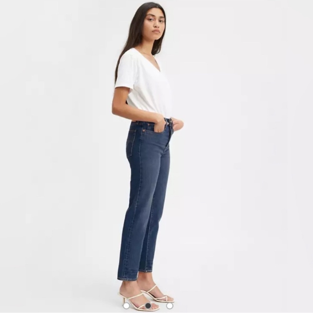 5 for $25 // Levi’s Wedgie Straight 26 waist 27 length medium dark blue